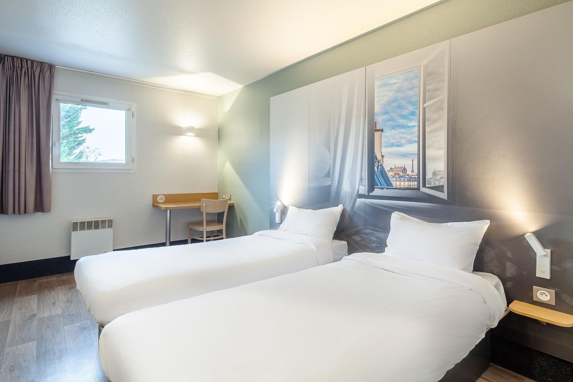 Hotel Montlhery 2*