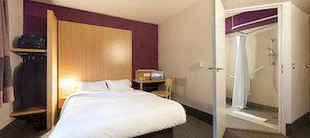 Hotel Montlhery 2*